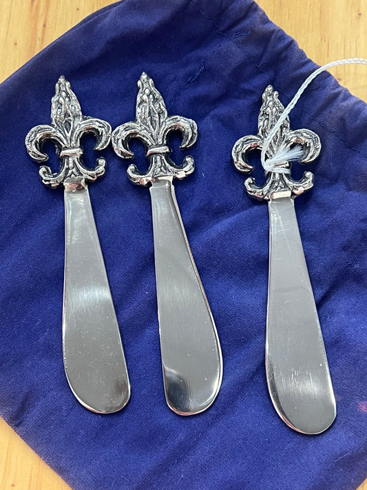 Fleur De Leis Spreader Set of 4 w/ Bag